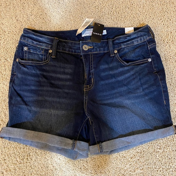 torrid dark denim roll hem jean shorts - Picture 2 of 7